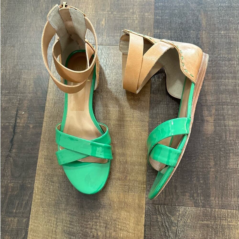 Pour La Victoire Green Patent Leather & Tan Ankle Strap Sandals Size 6.5
